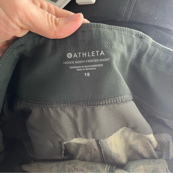 Athleta Shorts Women's 18 Trekkie North Terra Firma Floral Dark Romatic Active - Picture 6 of 9